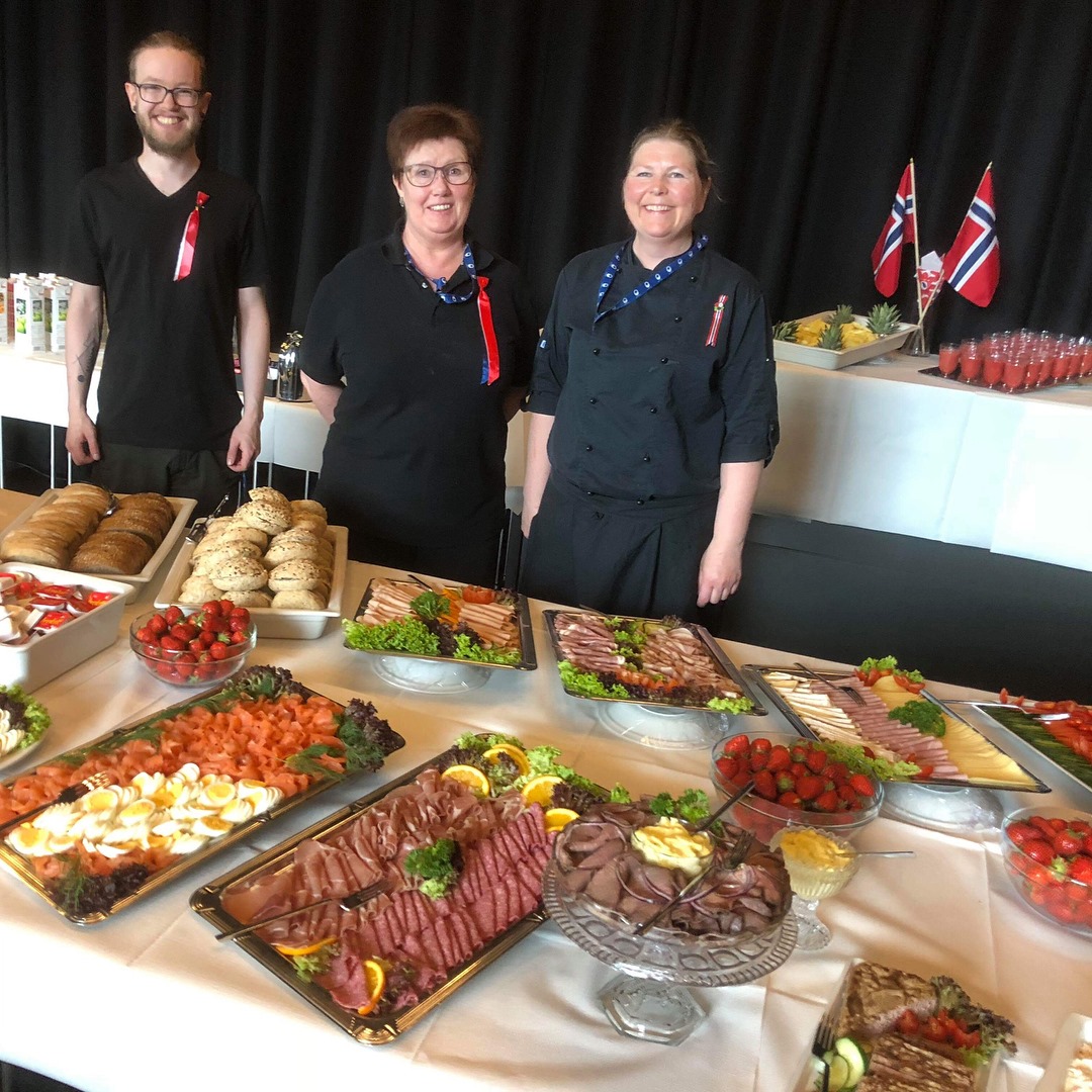Frokostbuffet før toget går